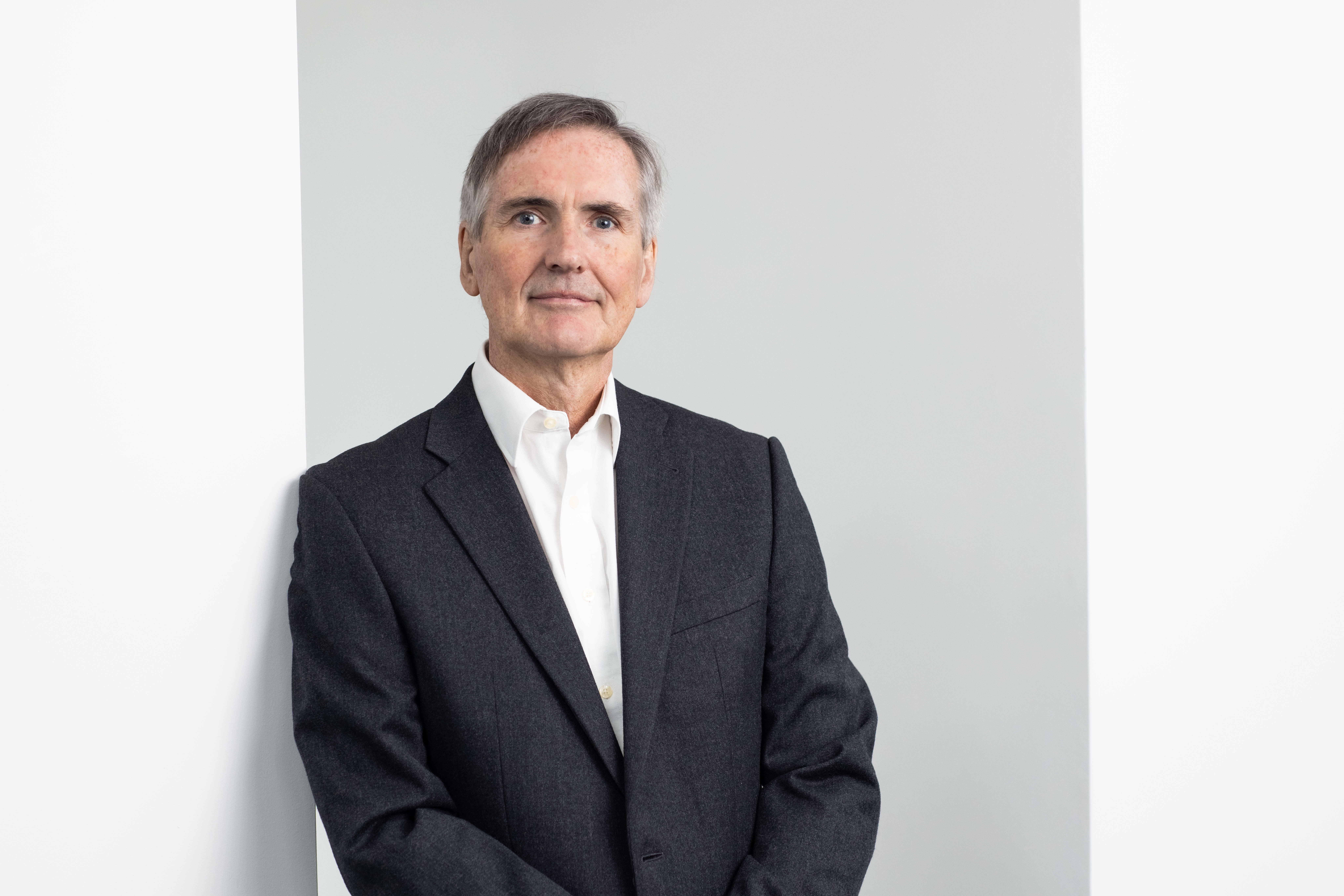 Headshot of Ian Henderson