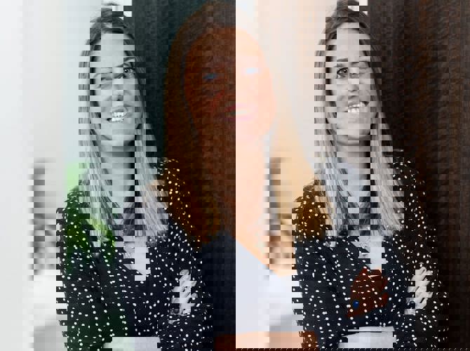 Headshot of Jess De Momme