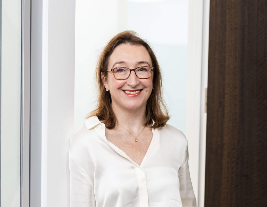 Headshot of Dominique Burnett