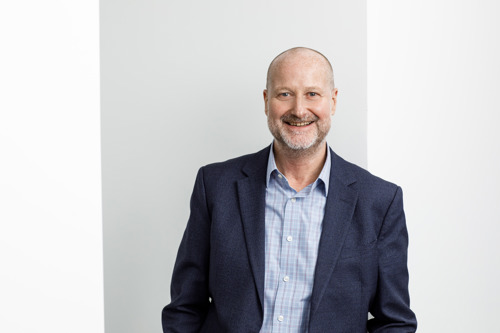 A picture of a man wearing a suit jacket